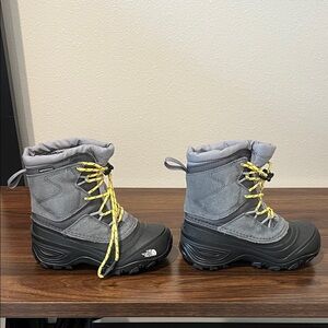 The North Face Alpenglow Waterproof Insulated Kids Boots, Great Condition!